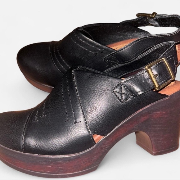 Black and Brown Platform Mules with Slingback Design - Picture 1 of 7